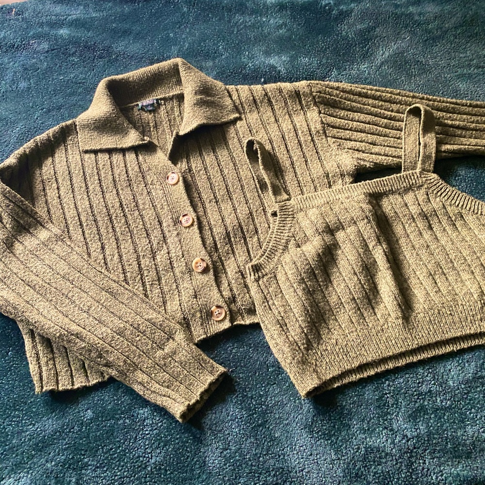 Olive green cropped sweater set